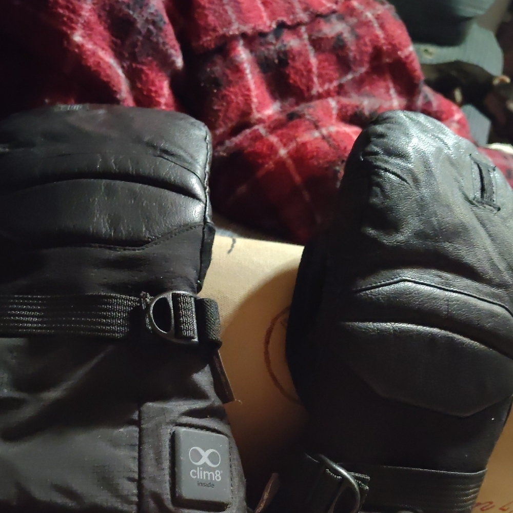 Clim8 Black Winter Mittens